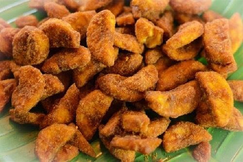 Sharkaravaratti (Jaggery Coated Banana Chips)